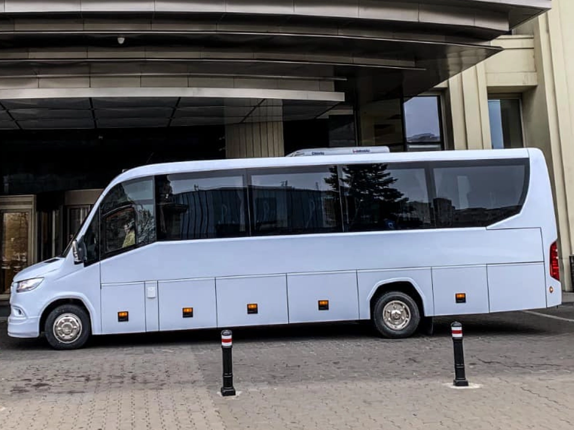 Mercedes 31座豪華旅遊巴士 — 企業獎勵旅遊及大型團體歐洲包車首選